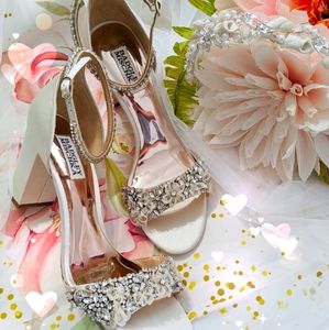 Badgley Mischka Finesse Ankle Strap Sandal Ivory Satin Crystal Bridal Heels 9